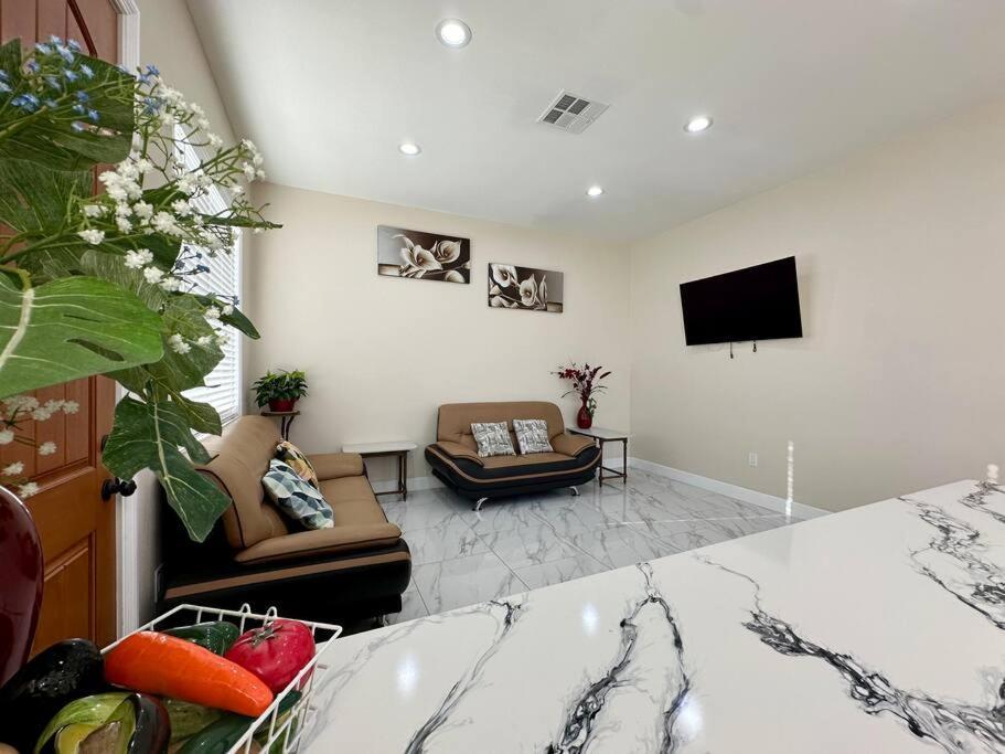 Willa New Renovated House In Little Saigon Midway City Zewnętrze zdjęcie